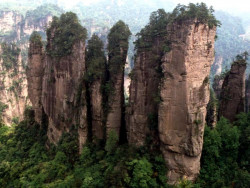 45 Towering rock pillars in Zhangjiajie National Forest Park in China 800