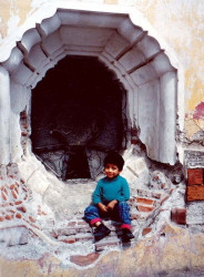 51 Window of an earthquake ruined church in Antigua  Guatemala 800