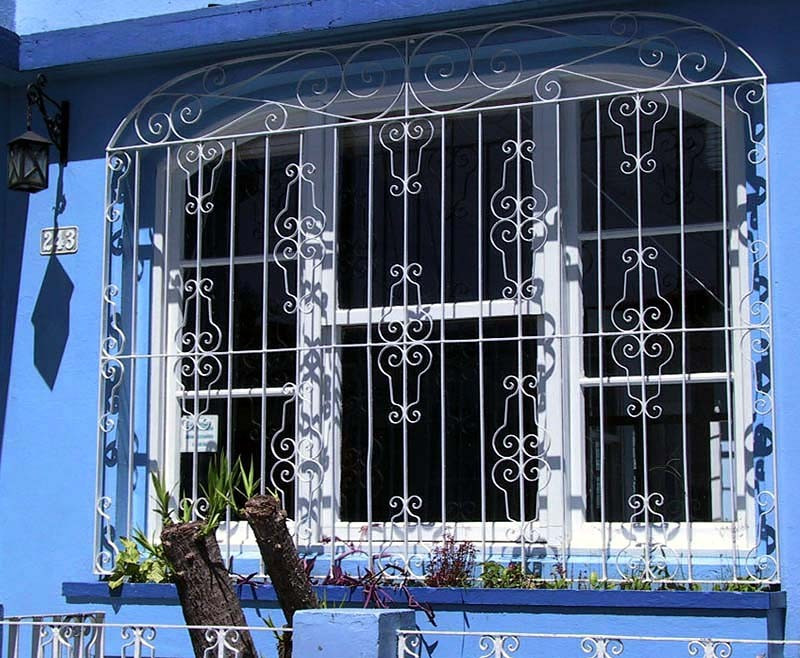 55 Bright blue window in San Pedro Sula of Honduras 800
