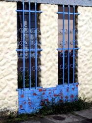 64 Twin windows in san Salvador 800