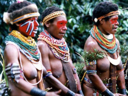 104 Three female drummers at a Sing sing