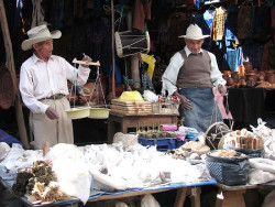 48 Weighing out salt in Solalas marketplace 800