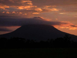 29 Volcano Arenal at sunset in Costa Rica 800