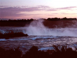30 Sundown at Niagra Falls at the border of the USA and Canada 800