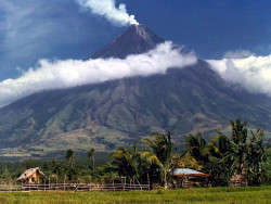 7 Volcano Mayon on Luzon Island 800