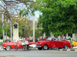 1940 s taxi in Havana 800