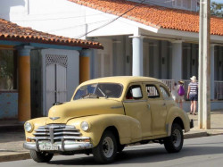 1943 Chevrolet Fleetline Taxi in Vinales 800