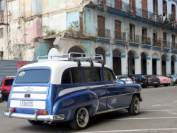 1952 Chevrolet Styleline Deluxe Station Wagon in Havana 800