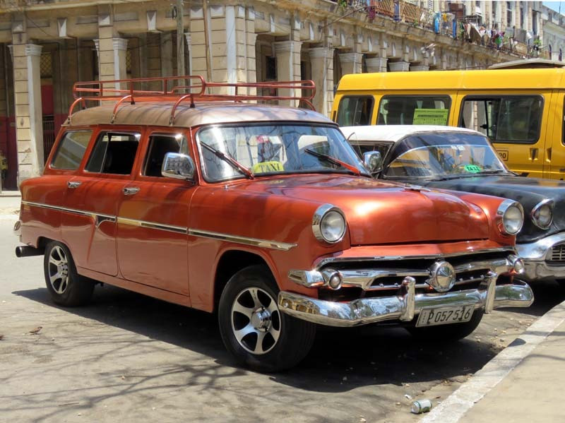 1954 ford country sedan cruising havana 2 800
