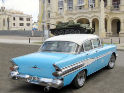 1957 Pontiac Star Chief in Havana 800