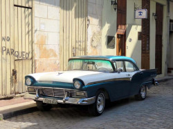 1957 ford fairlane in old havana 800