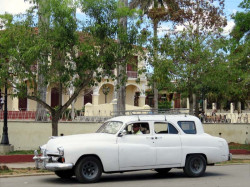 1952 plymouth customized wagon in vinales 800