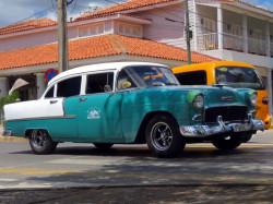 1955 chevrolet 4 door sedan taxi in vinales 800