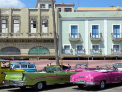 street side parking in havana 800