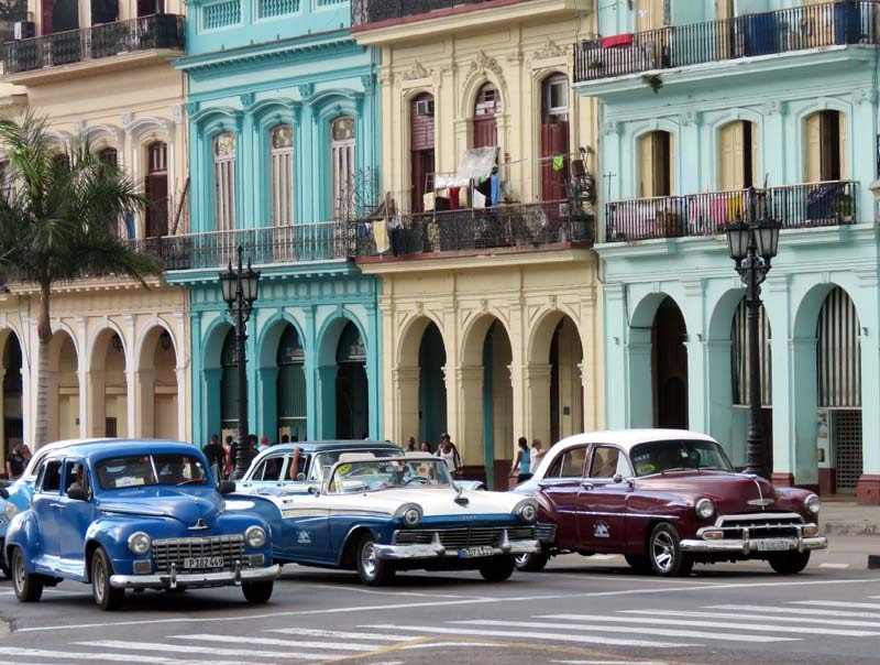 waiting for the light to change in havana 800