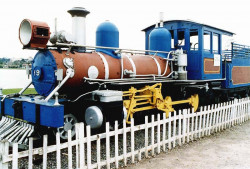 45 old steam engine on display in temuco  chile 800