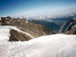 4 glacier heading down the montain in new zealand 800