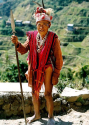 5 ifugao warrior with 4000 year old rice terraces in the background 800