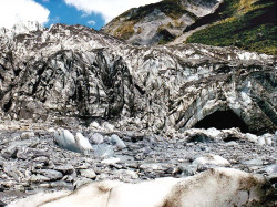 17 open mouth of glacier in new zealand 800