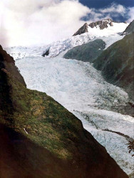 25 glacier heading down the mountainside in chile 800