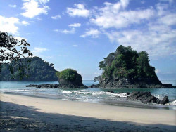 27 near the entrance of manuel antonio national park in costa rica 800
