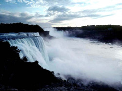 13 the splash at niagara falls in new york 800