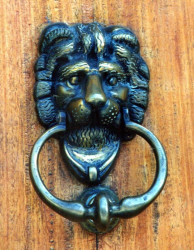 16 antique hardware on a restaurant door in antigua 800