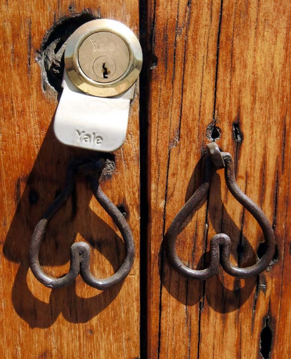 138 twin wrought iron knockers in esteli  nicaragua 800