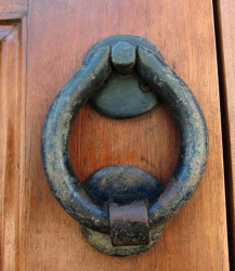 154 cast iron knocker in managua  nicaragua 800