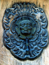 34 brass face knocker photgraphed in el salvador 800