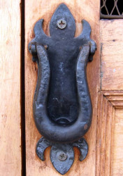 159 cast iron knocker in leon  nicaragua 800