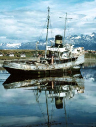 32 anchored at ushuaia  argentina in the patagonia 800