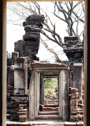 14  buddhist ruins in thailand 800