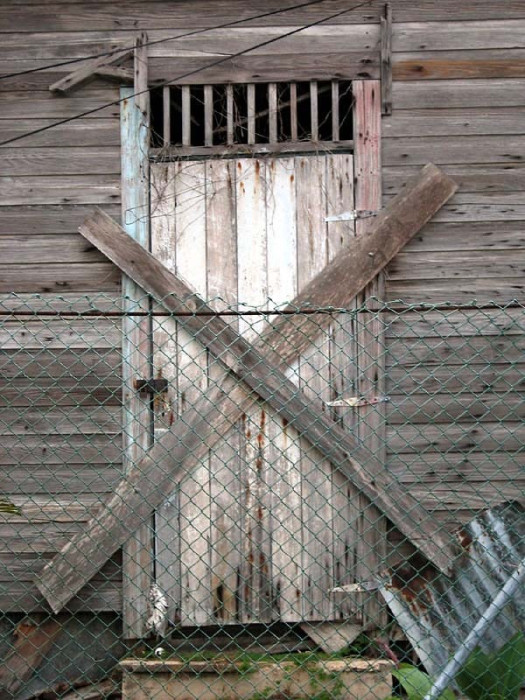 16  boarded up entrance on the island of bocas del toro in panama 800