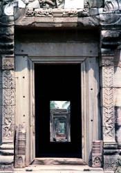 29 doorways at a buddhist ruins in pitsanulok  thailand 800