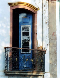 42 small balcony in the town of curitba  brazil 800