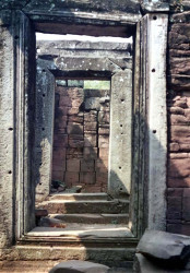 8 doorways in buddhist ruins in pitsanulok  thailand 800