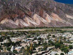 19 mineral mountain in the northern desert of argentina east of the andes 800