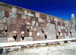 21 wall around the inca temple kalassasaya in bolivia 800