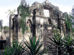 9 earthquake remains of a convent in antigua 800