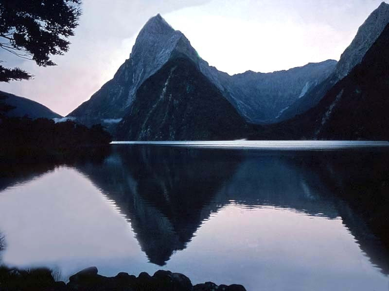 3 milford sound at sunset in new zealand 800