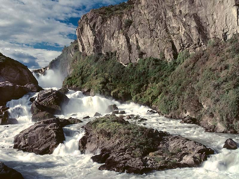7 raging river in the patagonia in chile 800