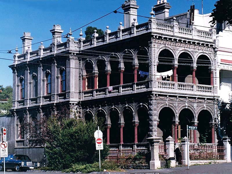 3 corner building in the streets of sydney  australia 800