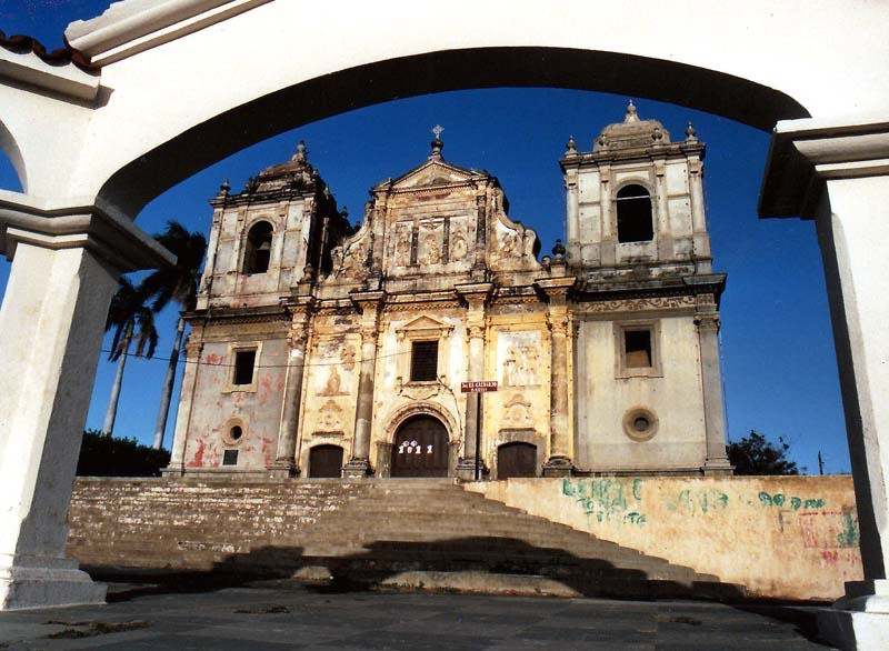 1 historical colonial church in leon  nicaragua 80010