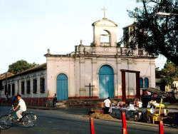 13 nicaraguan church in the market district of masaya 800