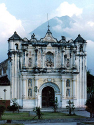 10 church in front of volcano de agua in antigua 800