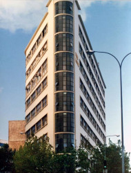 33 Modern triangular building in Sydney  Australia 800