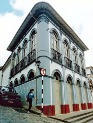 47 Triangular building in the streets of Ouro Preta 800