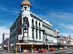 7 Street corner in New Zealand 800