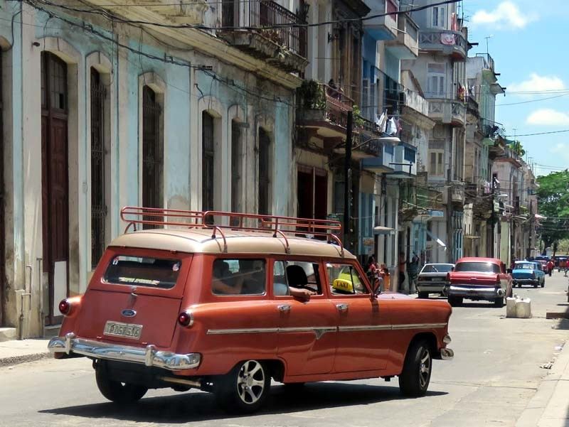 1954 Ford Country Sedan Cruising Havana 4 800
